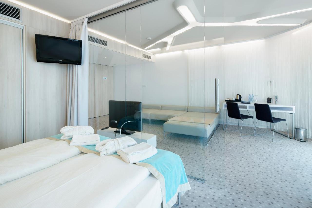 Ultra Marine By Zdrojowa Hotel โควอบเซก ภายนอก รูปภาพ